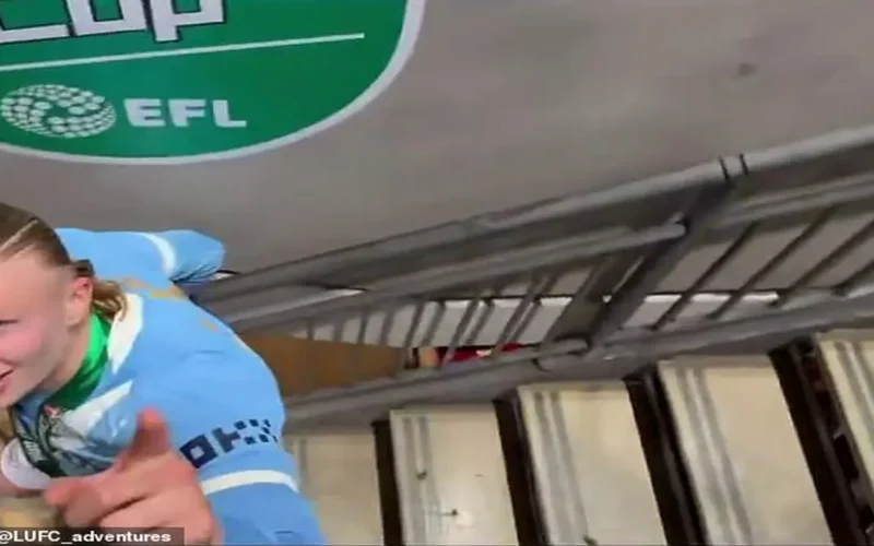 هالاند يتحدث العربية واحتفال مثير لأسطورة أرسنال في كواليس تتويج مانشستر سيتي